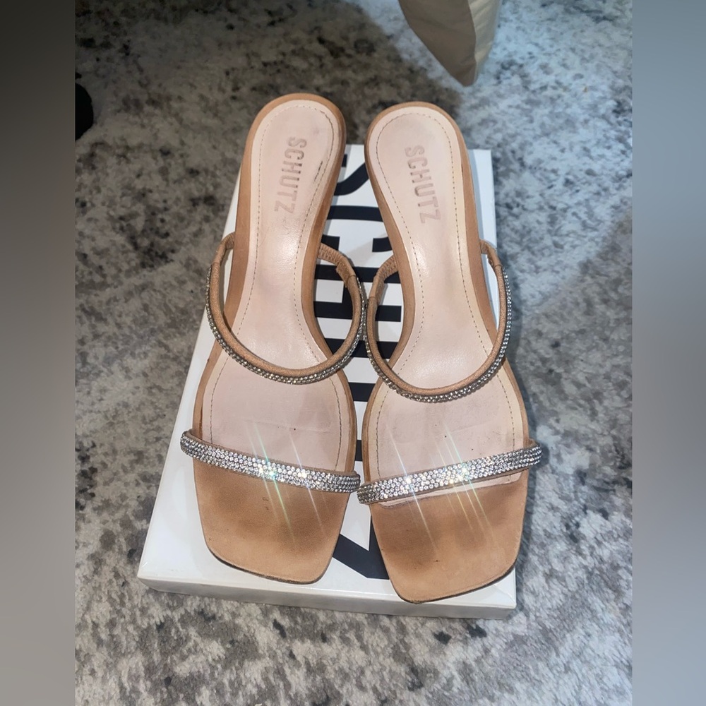 Schutz Kitten Heel